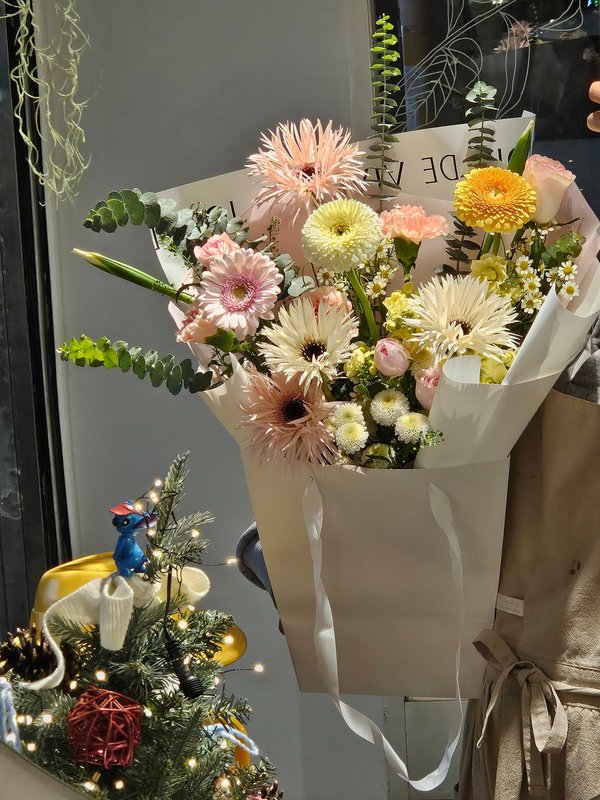 DEWDEW 감각적인 꽃다발 - 파스텔 블루 포장