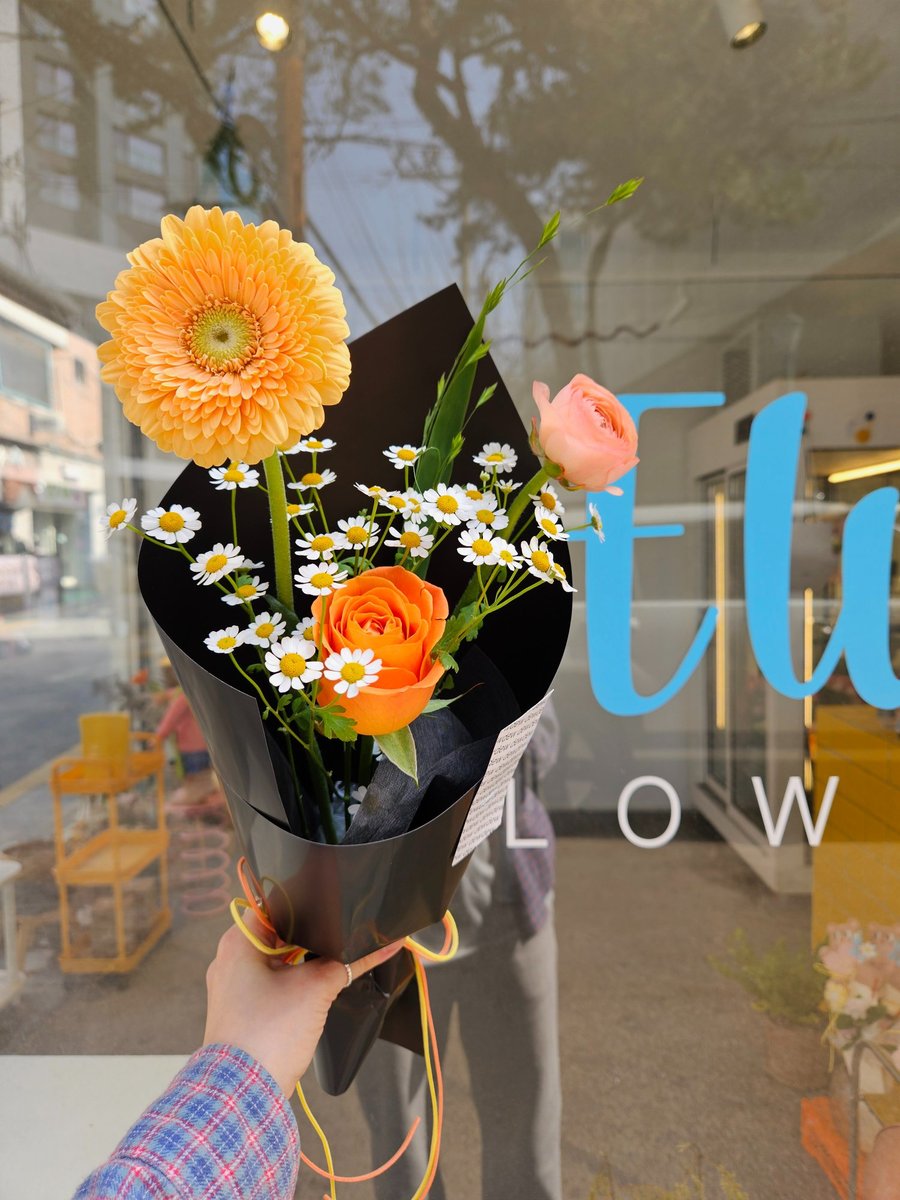 DEWDEW 듀듀 꽃집 - 강동구 예약제 꽃집의 감각적인 꽃다발